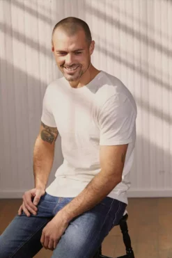 Velvet By Graham & Spencer Mens ANTON CREW NECK TEE