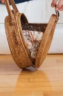 Velvet By Graham & Spencer Accessories RONNIE CROSSBODY BY BEACHGOLD