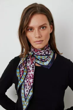 Velvet By Graham & Spencer Womens DIAMOND SHAPE SILK SCARF