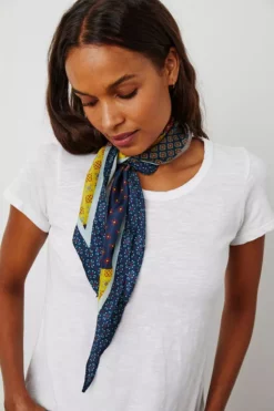 Velvet By Graham & Spencer Womens DIAMOND SHAPE SILK SCARF