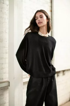 Velvet By Graham & Spencer VISTA CREW NECK TOP Womens