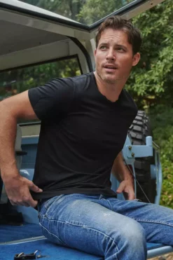 Velvet By Graham & Spencer SAMSEN WHISPER CLASSIC V-NECK TEE