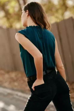 Velvet By Graham & Spencer WENNA SLEEVELESS BLOUSE