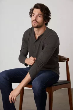 Velvet By Graham & Spencer ALVARO COTTON JERSEY HENLEY Mens