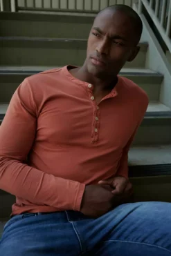 Velvet By Graham & Spencer ALVARO COTTON JERSEY HENLEY Mens