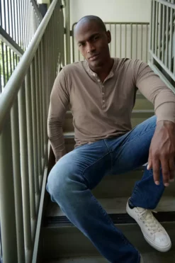 Velvet By Graham & Spencer ALVARO COTTON JERSEY HENLEY Mens