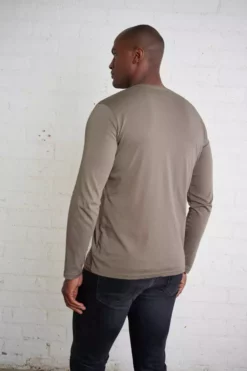 Velvet By Graham & Spencer ALVARO COTTON JERSEY HENLEY Mens