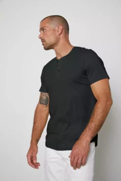 Velvet By Graham & Spencer FULTON SHORT SLEEVE HENLEY Mens