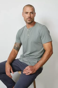 Velvet By Graham & Spencer FULTON SHORT SLEEVE HENLEY Mens