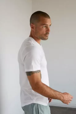 Velvet By Graham & Spencer FULTON SHORT SLEEVE HENLEY Mens