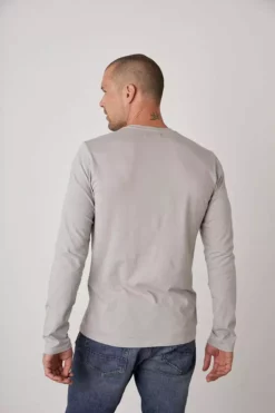 Velvet By Graham & Spencer SKEETER WHISPER CLASSIC CREW NECK TEE Mens