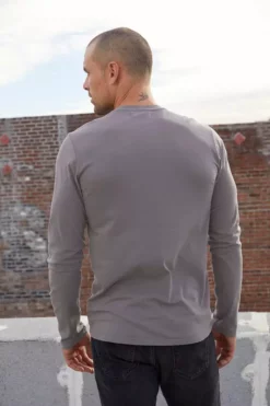 Velvet By Graham & Spencer SKEETER WHISPER CLASSIC CREW NECK TEE Mens