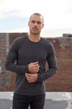 Velvet By Graham & Spencer SKEETER WHISPER CLASSIC CREW NECK TEE Mens