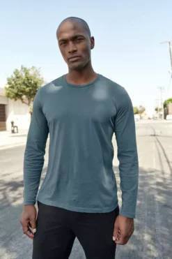 Velvet By Graham & Spencer SKEETER WHISPER CLASSIC CREW NECK TEE Mens