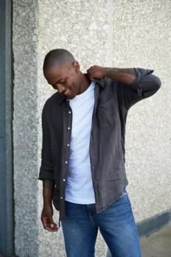 Velvet By Graham & Spencer BENTON LINEN BUTTON-UP SHIRT