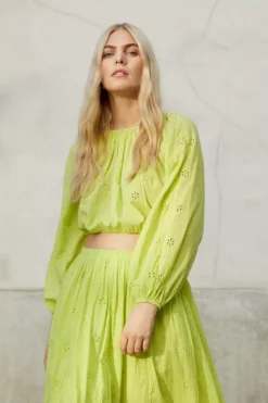 Velvet By Graham & Spencer Womens YARA COTTON EYELET CROP TOP