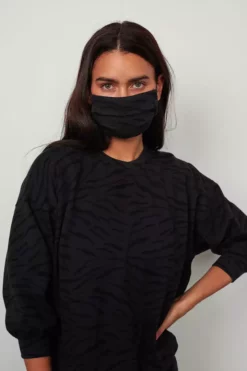 Velvet By Graham & Spencer Womens VIENA PRINTED FACE MASK